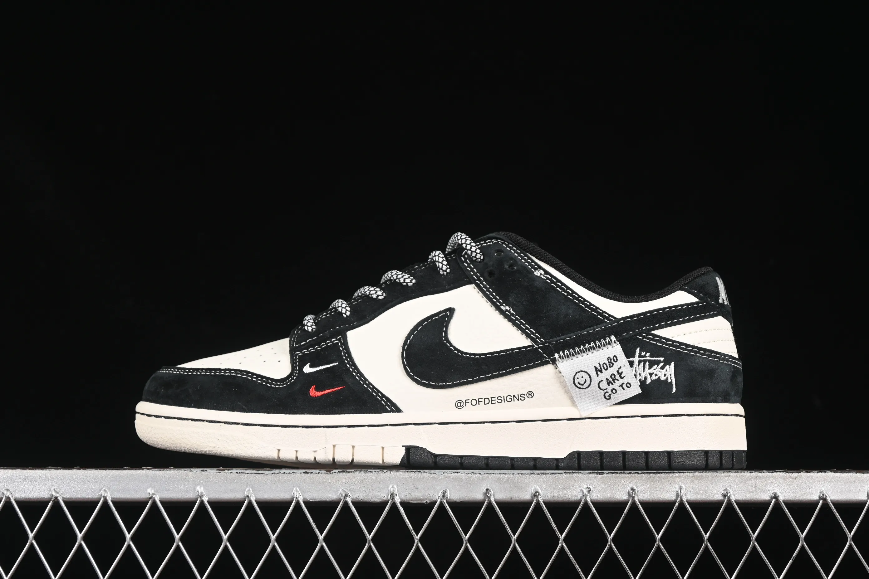 All categories Nk SB Dunk Series Nk SB Dunk Low High-end customized low-top sneakers Nike SB Dunk Low Stussy series Patch black hook Anniversary high-end customized low-top casual sneakers YX5066-295